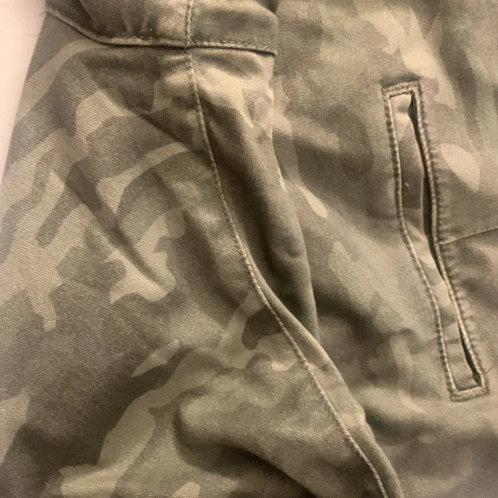 AG The Camden tailored camo cropped pants size 33 - Picture 3 of 5